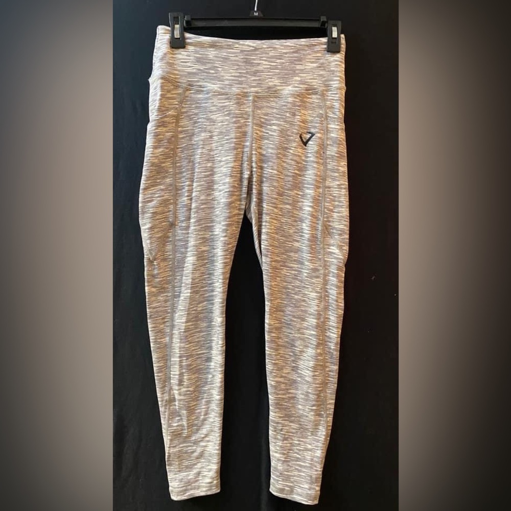 VIOLATE THE DRESSCODE:
Booty scrunch capri or 7/8 leggings. Discontinued item.